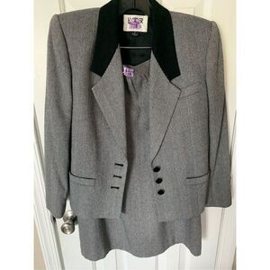 Kasper gray suit size 4 skirt and blazer wool blend